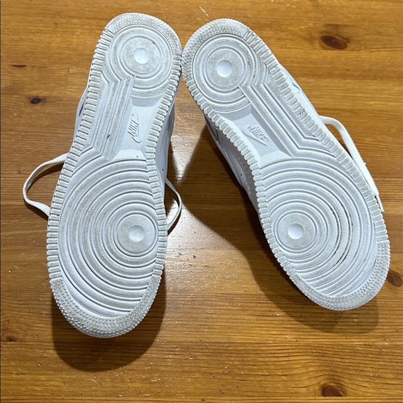 Nike Air Force 1 White Leather Shoes Unisex size 9.5 - Picture 7 of 11